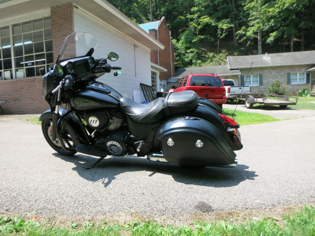 2018 Indian Motorcycle Indian® Chieftain Dark Horse® - Photo 16